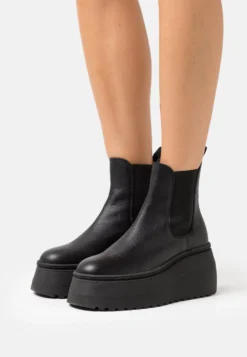 Steve Madden Pegasus - Enkellaarsjes Met Sleehak - Black