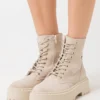 Steve Madden Skylar - Enkellaarsjes Met Plateauzool - Beige